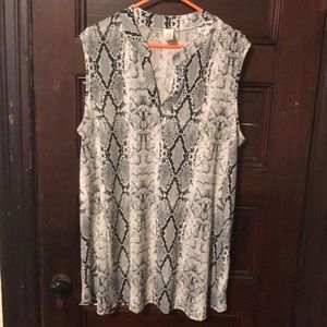 Trendy Plus Size Snakeskin Tunic